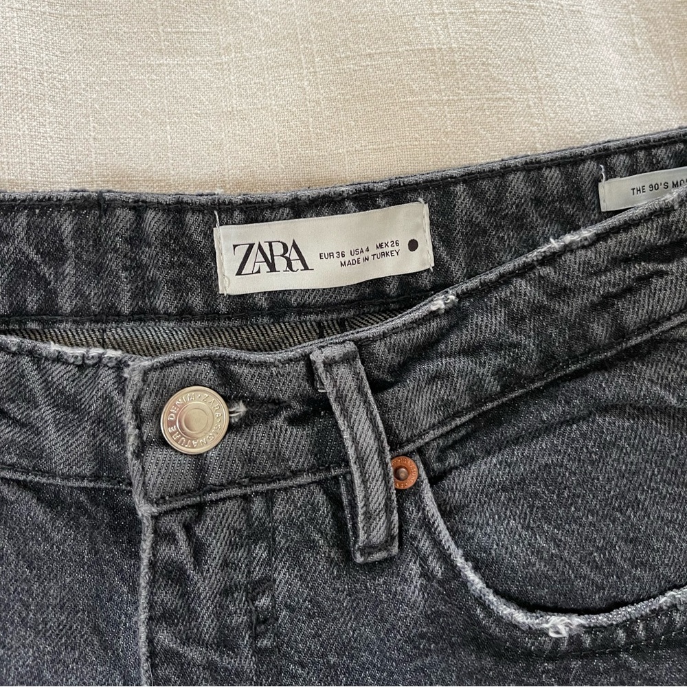 Zara Black Wash Straight Leg Jean Size 26 NWOT